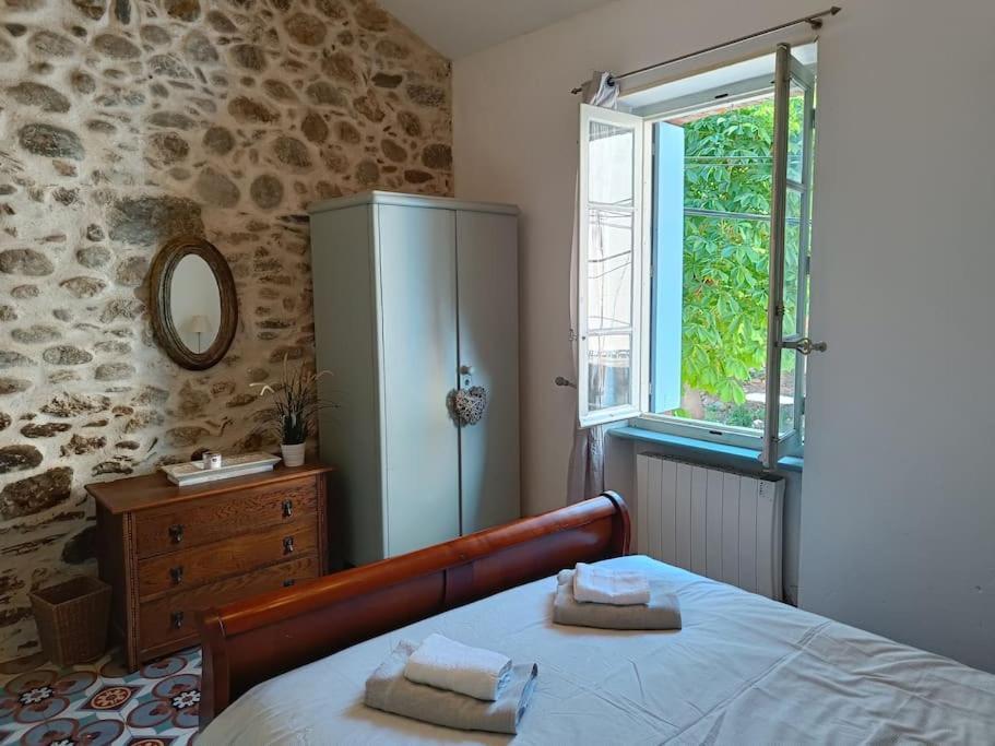 Ceps Sleeps 6 With Free Wifi Near The River Roquebrun